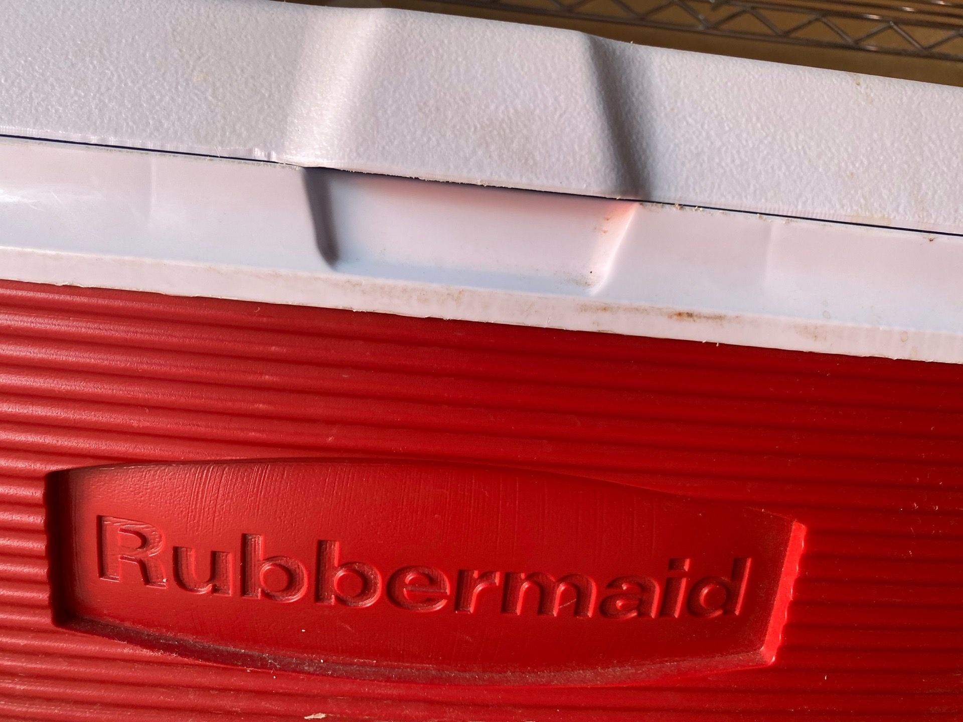 Rubbermaid Cooler - photo 3