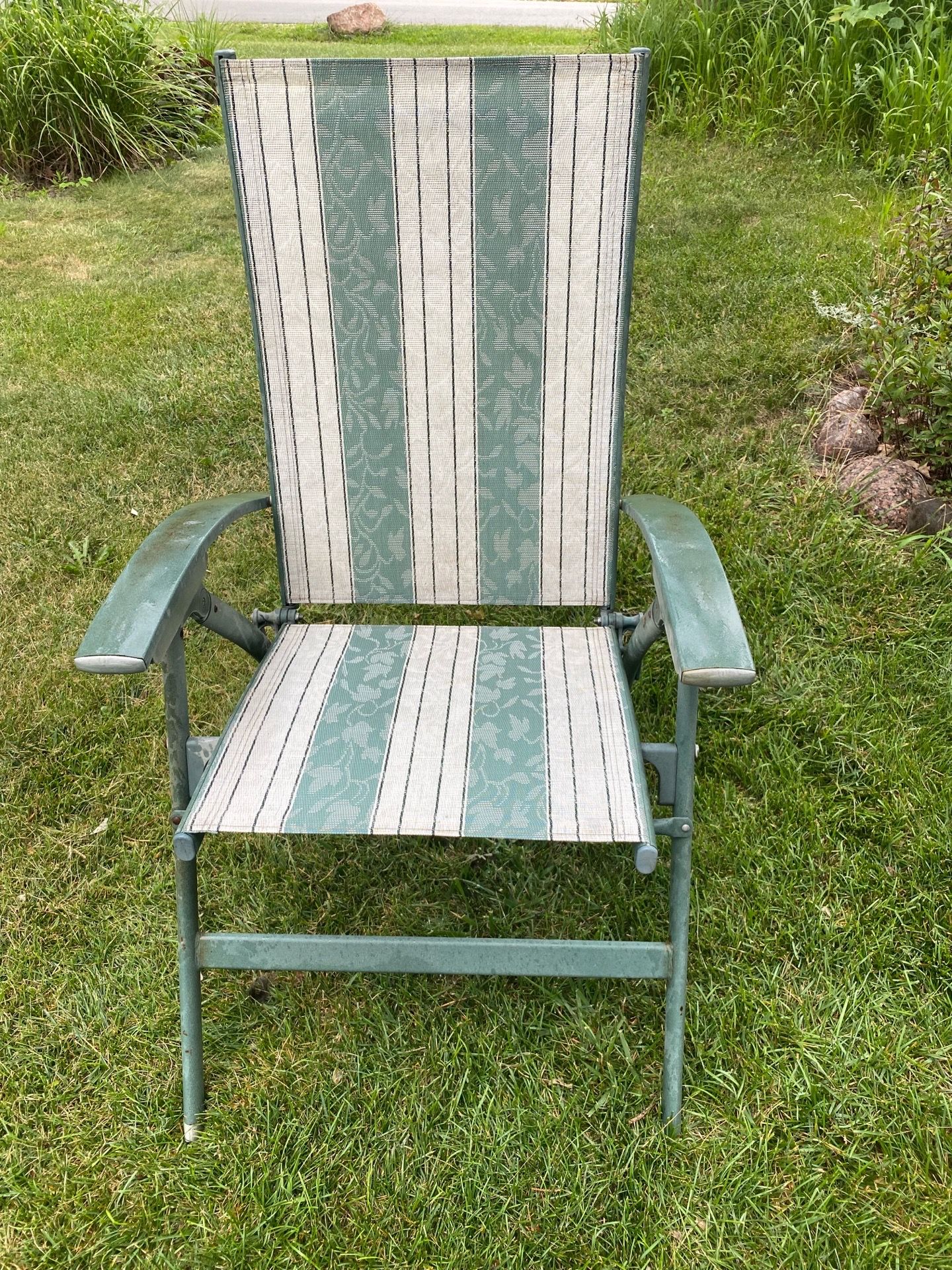 Fold up Sturdy lawn chair