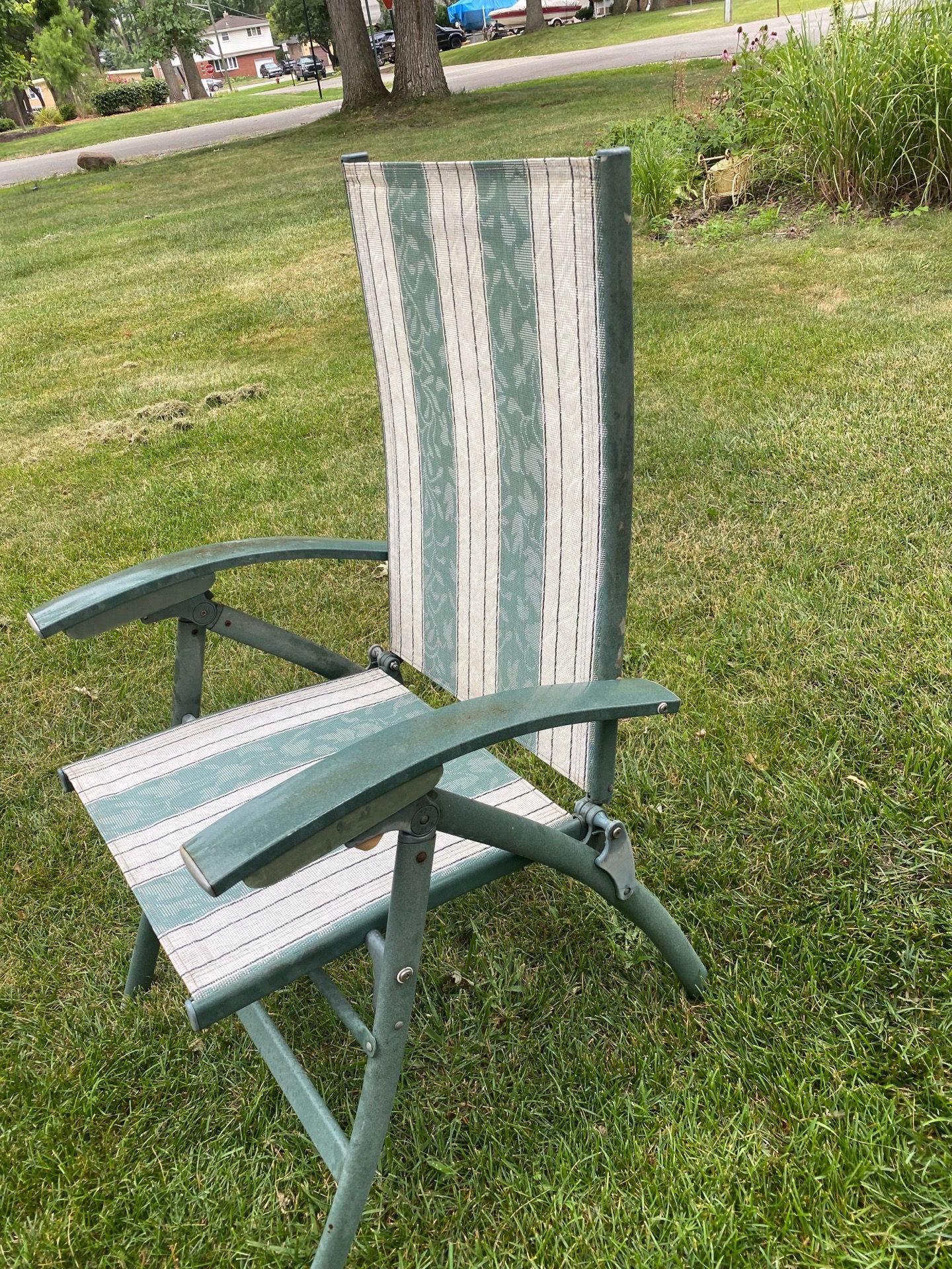 Fold up Sturdy lawn chair - photo 2
