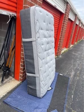 Renaissance Twin Hybrid mattress 14”h - photo 2