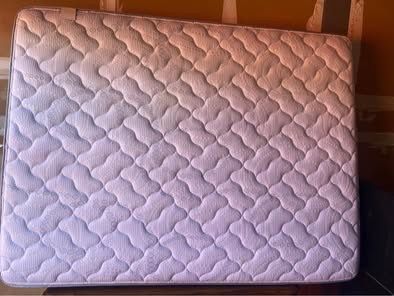 Full-size Serta mattress - photo 2