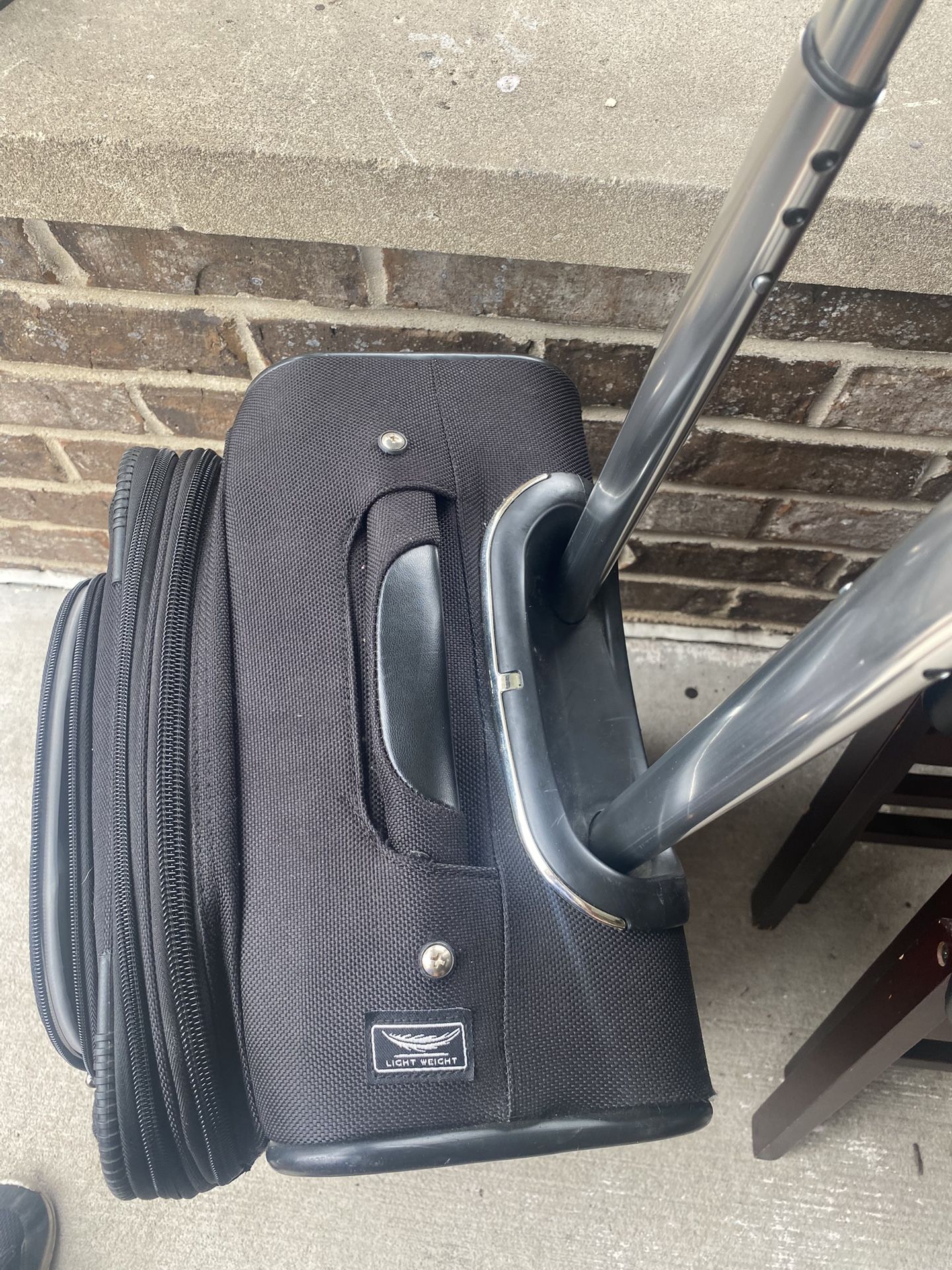 Like New Delsey Carryon Suitcase/luggage - photo 3
