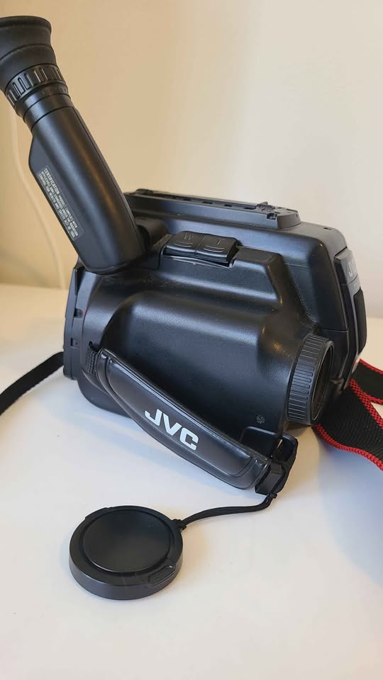 JVC GR-AX2 Compact VHS Camcorder - Powers On, No Playback - photo 4