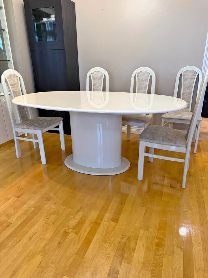 White Oval Pedestal Dining Table with Extension Leaf + 5 Chairs