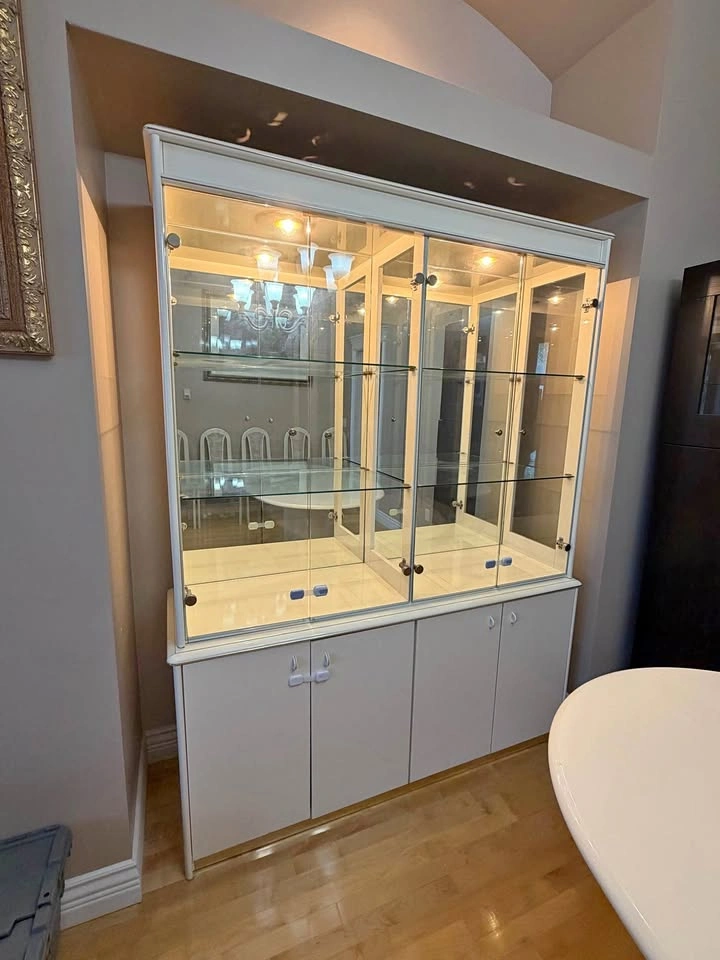 Elegant Glass Display Cabinet with Lighting