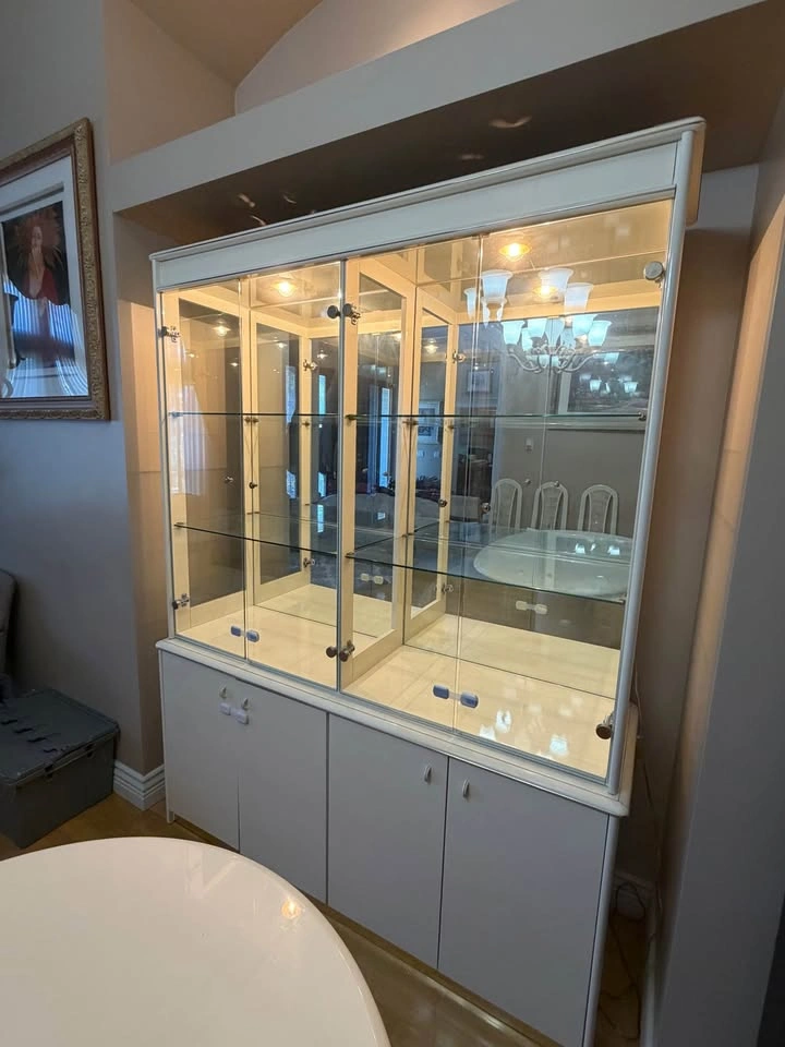 Elegant Glass Display Cabinet with Lighting - photo 2