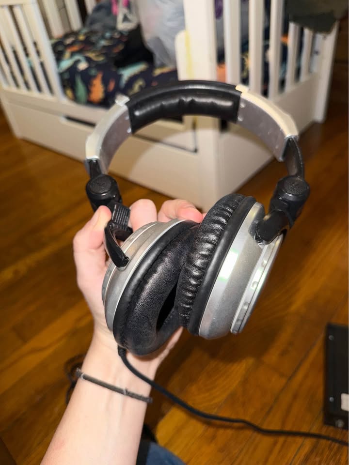 Sl600 editors keys and headphones - photo 2