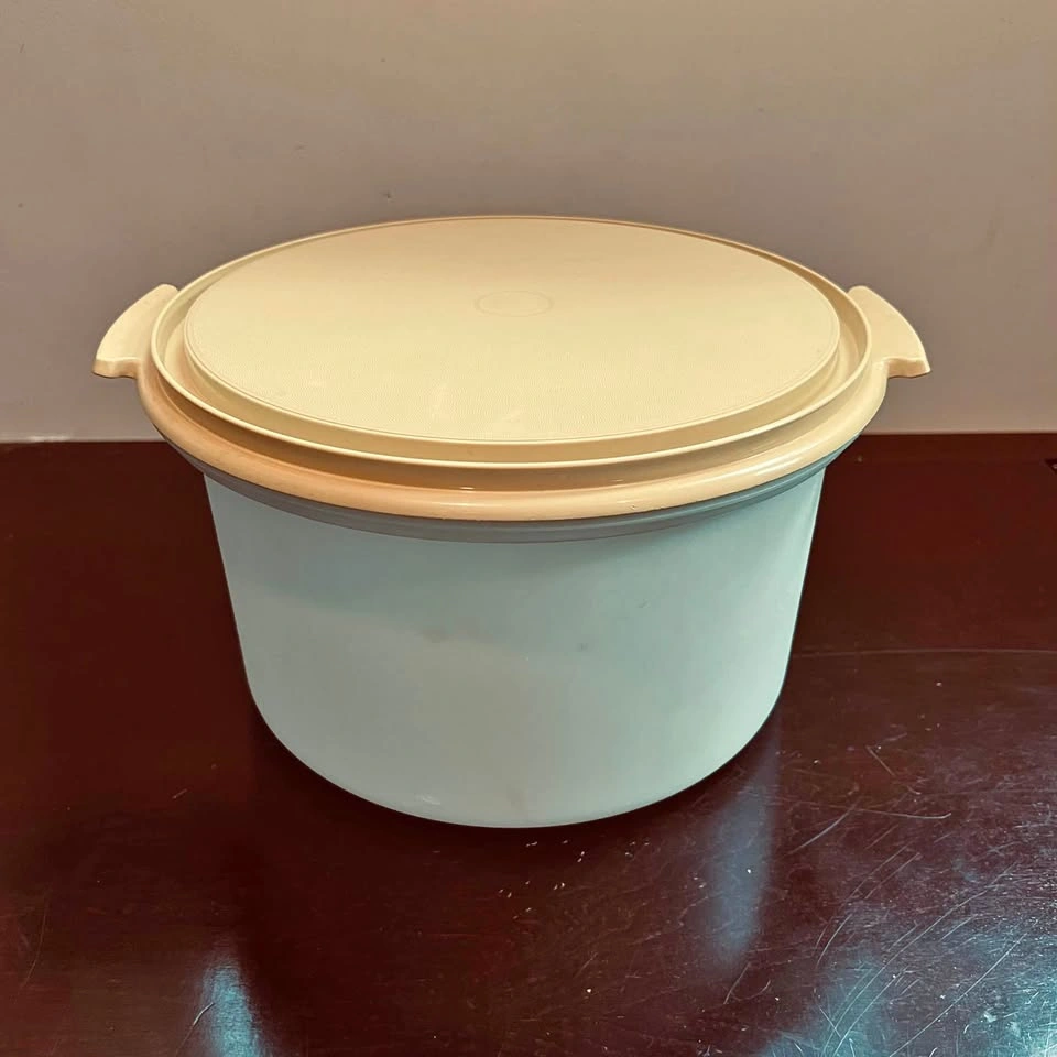 Vintage Tupperware Cake Taker Carrier in Harvest Gold