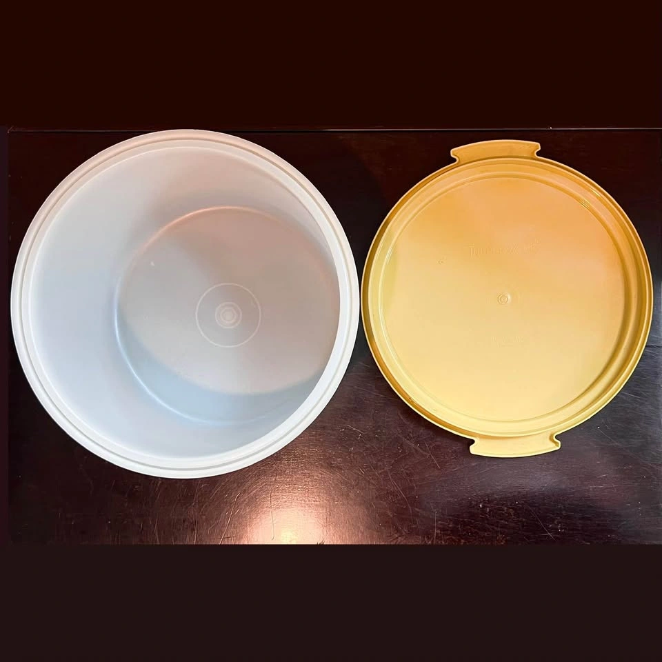 Vintage Tupperware Cake Taker Carrier in Harvest Gold - photo 2