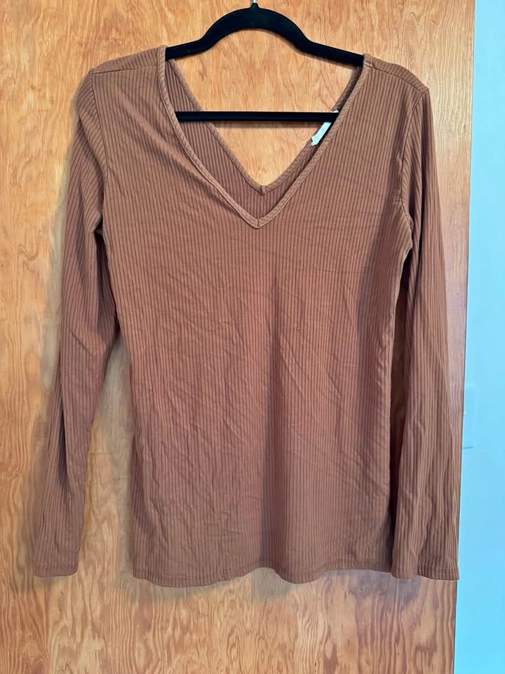Long Sleeve V Neck Top SZ L