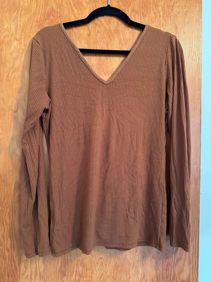 Long Sleeve V Neck Top SZ L - photo 2