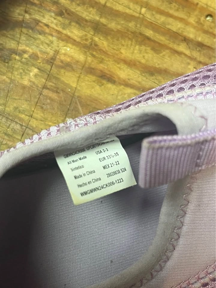 Kids size 2/3 Water Shoes - photo 2