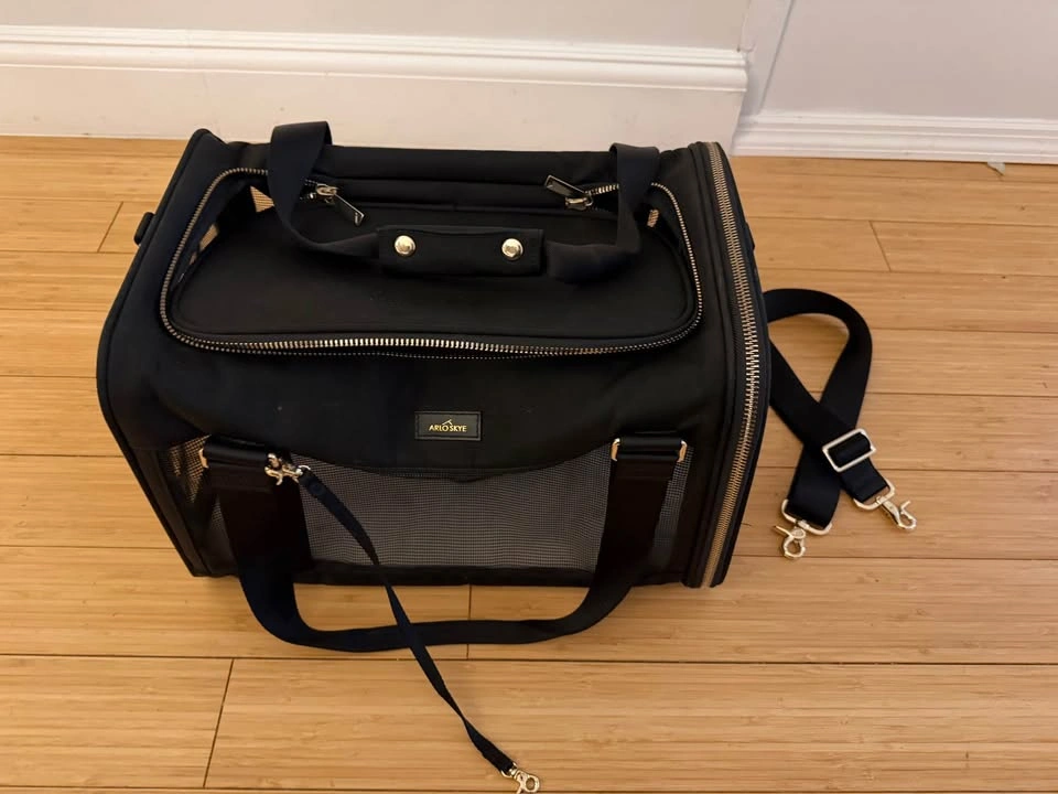 Arlo Skye Pet Carrier + Dust Bag + 2 Max Dog Hangers - photo 2