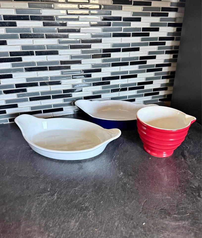 Set of baking dishes