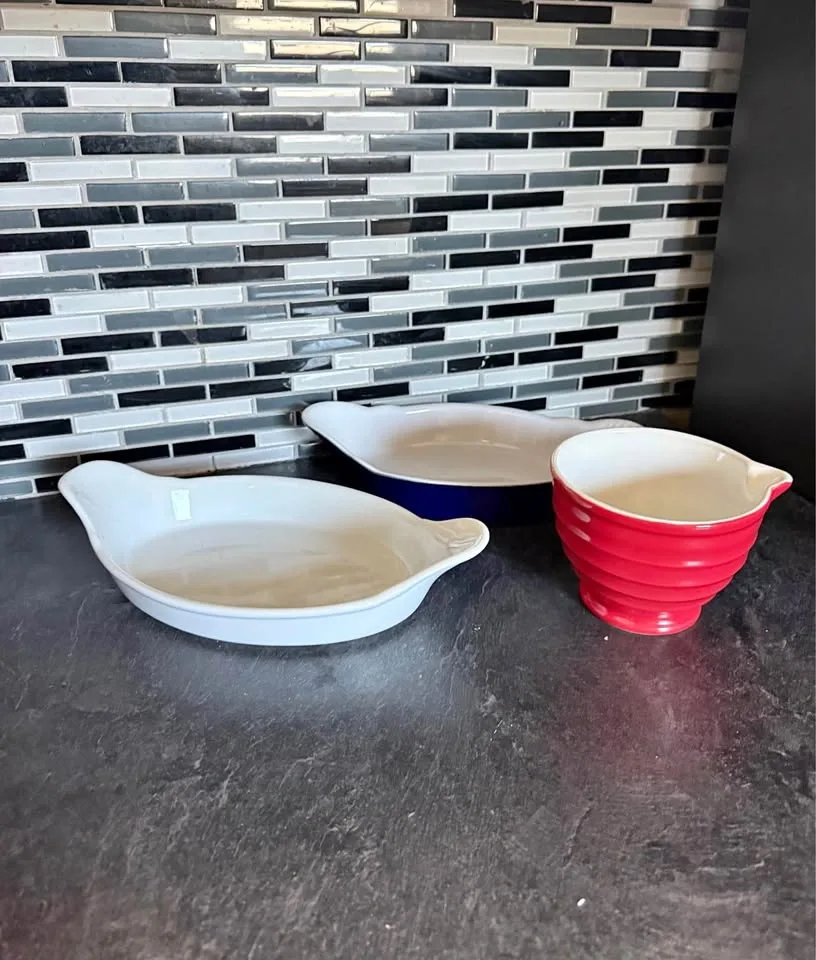 Set of baking dishes