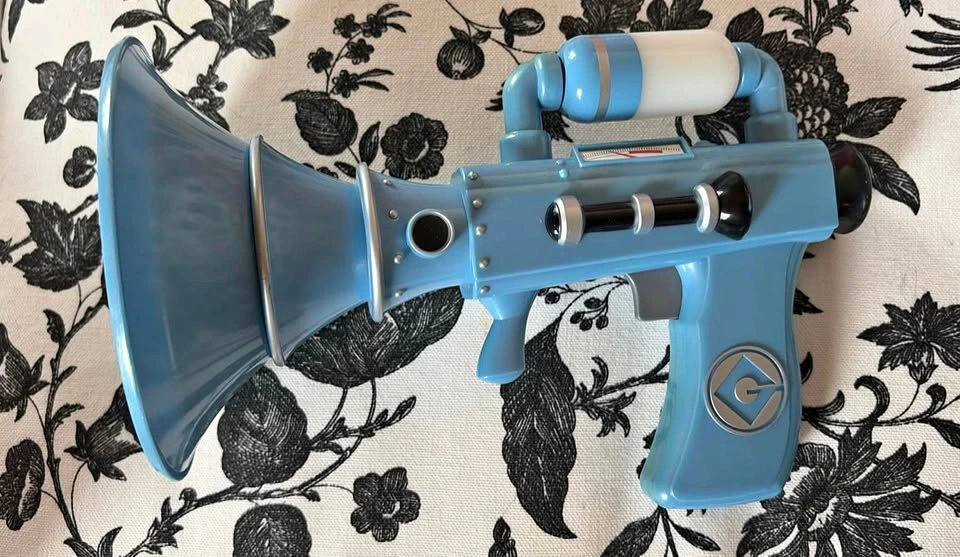 Despicable Me Minion Fart Blaster Gun Thinkway Toys