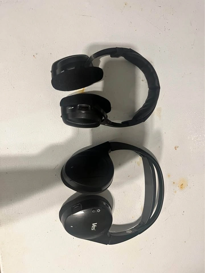 Dodge Caravan Wireless Headphones - Set of 2