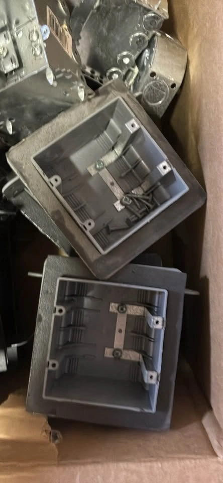 Electrical Lot - 25x Steel Boxes & Fittings - photo 3
