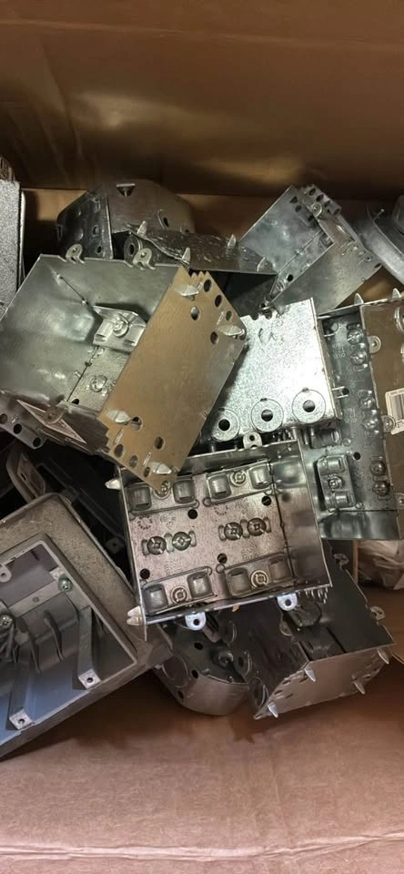 Electrical Lot - 25x Steel Boxes & Fittings - photo 4