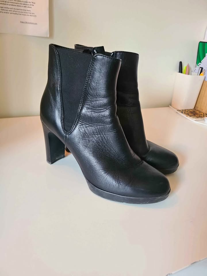 Women Geox Black Leather Ankle Boots Size 37 (US 6.5-7)