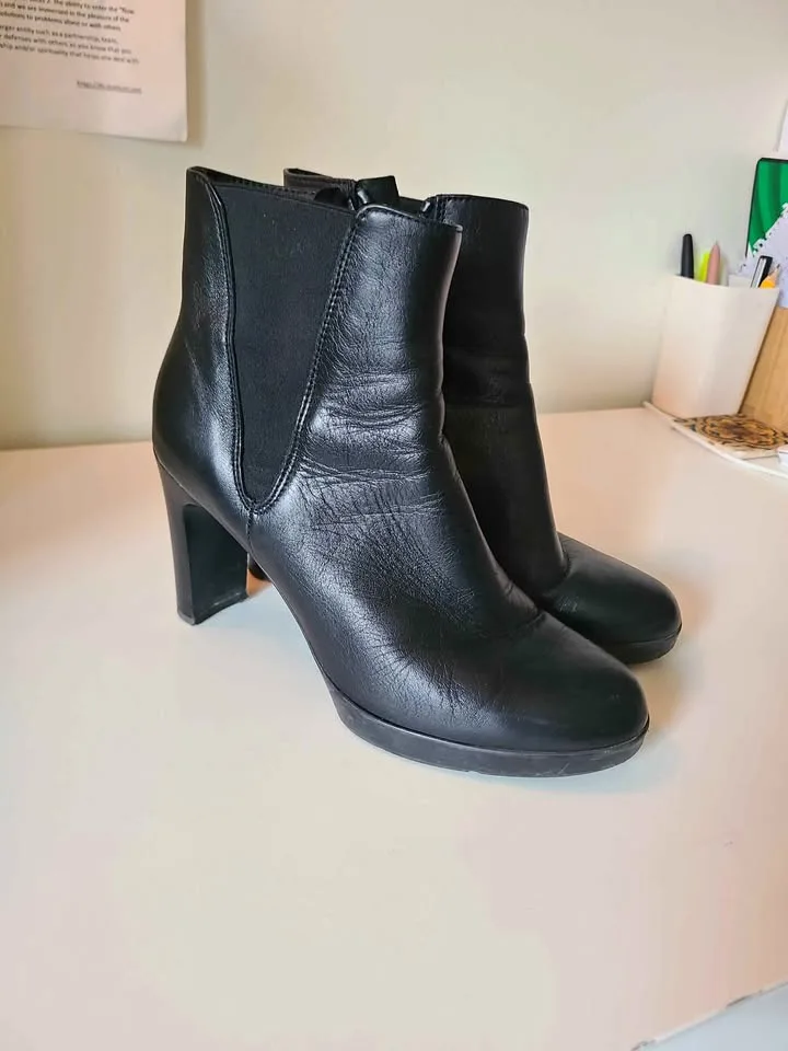 Women Geox Black Leather Ankle Boots Size 37 (US 6.5-7) thumbnail