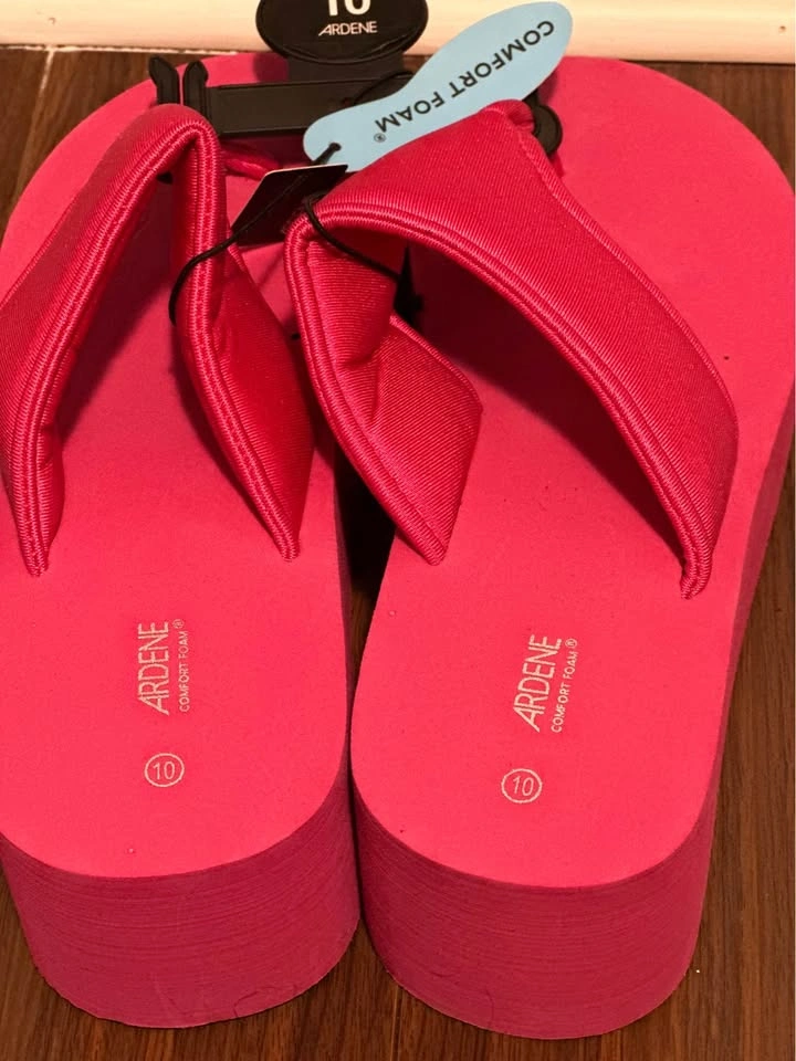 BRAND NEW with tags! ARDENE footwear in size 10 - photo 3