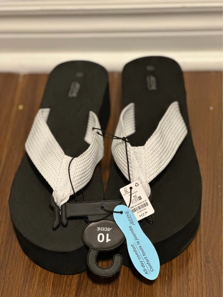 BRAND NEW with tags! ARDENE footwear in size 10 - photo 4