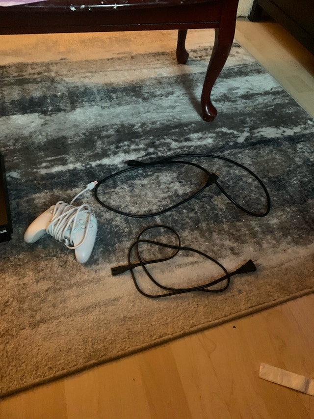 Xbox one x used good condition with cords and wired controller - photo 4