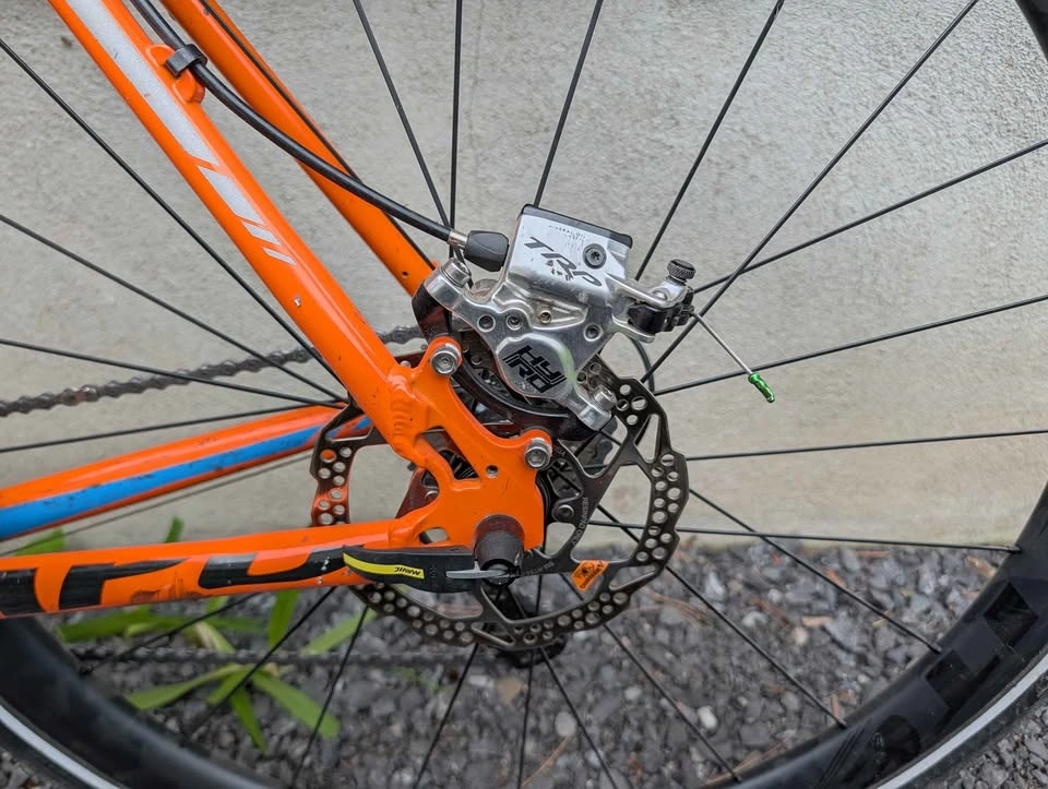 Apollo Giro Hi-Viz Road Bike - Shimano 105 - Carbon Upgrades - photo 2
