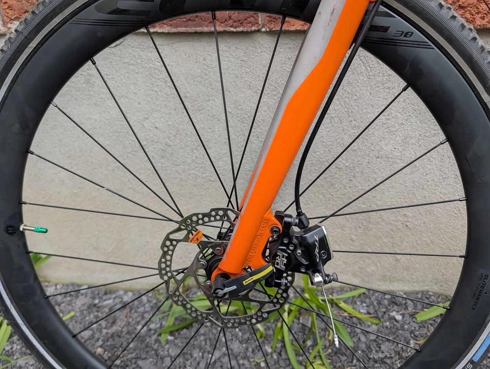 Apollo Giro Hi-Viz Road Bike - Shimano 105 - Carbon Upgrades - photo 3