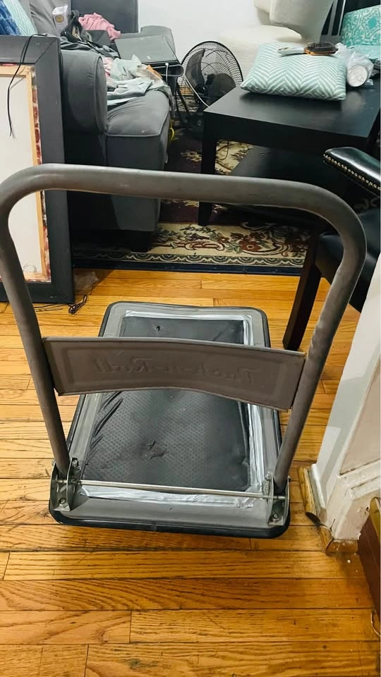 Excellent condition sturdy heavy duty metal cart price is Firm - photo 2