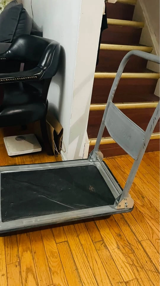 Excellent condition sturdy heavy duty metal cart price is Firm - photo 3