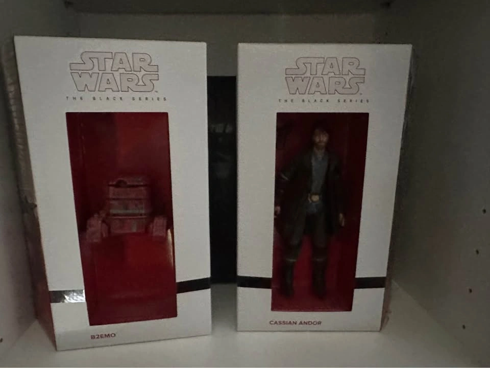 Star Wars The Black Series Cassian Andor & B2EMO Action Figures - photo 2