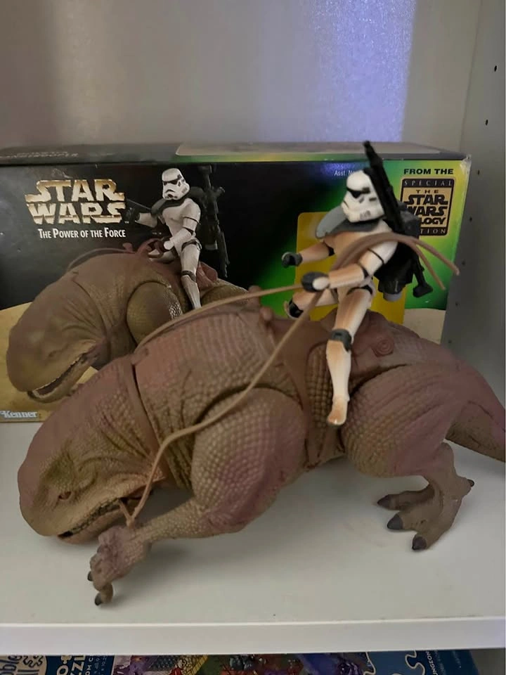 Kenner Star Wars The Power of the Force Sandtrooper and Dewback