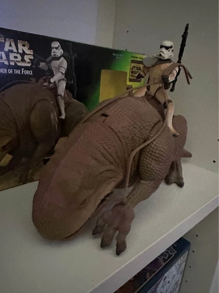 Kenner Star Wars The Power of the Force Sandtrooper and Dewback - photo 2
