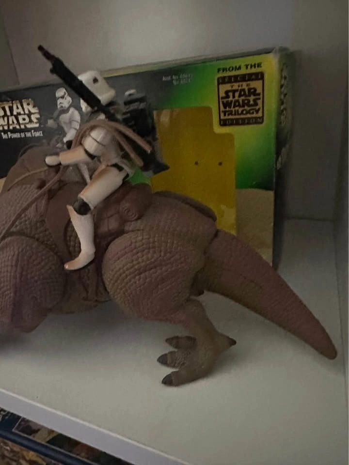 Kenner Star Wars The Power of the Force Sandtrooper and Dewback - photo 3