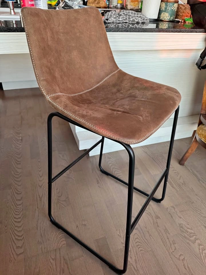 2 Bar stools