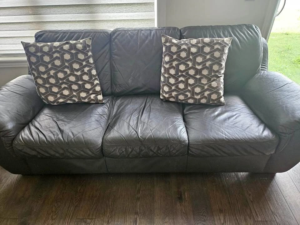 3 seat leather Couch