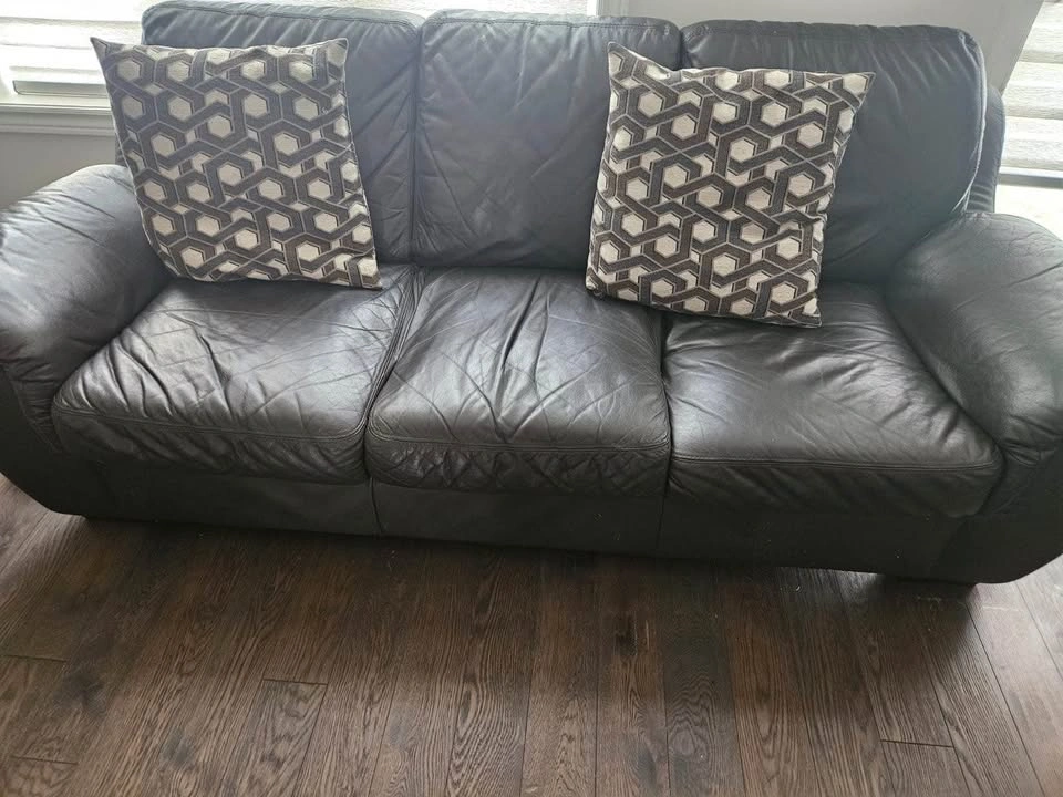 3 seat leather Couch - photo 2