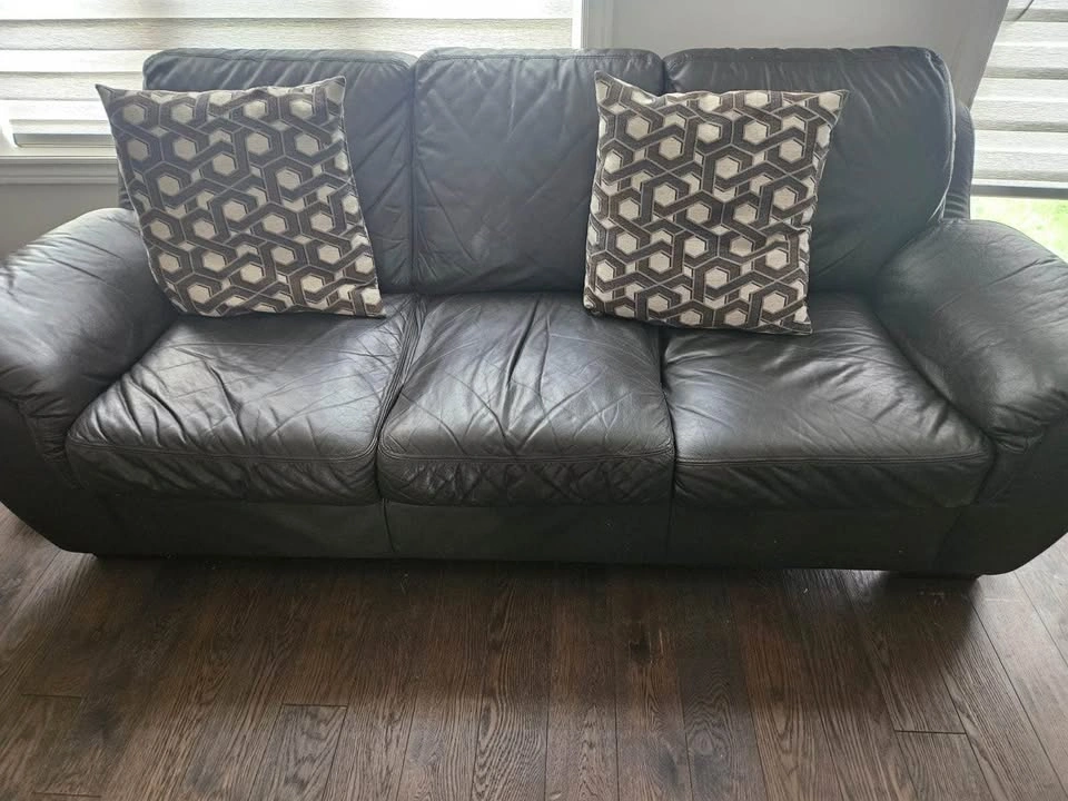 3 seat leather Couch - photo 3