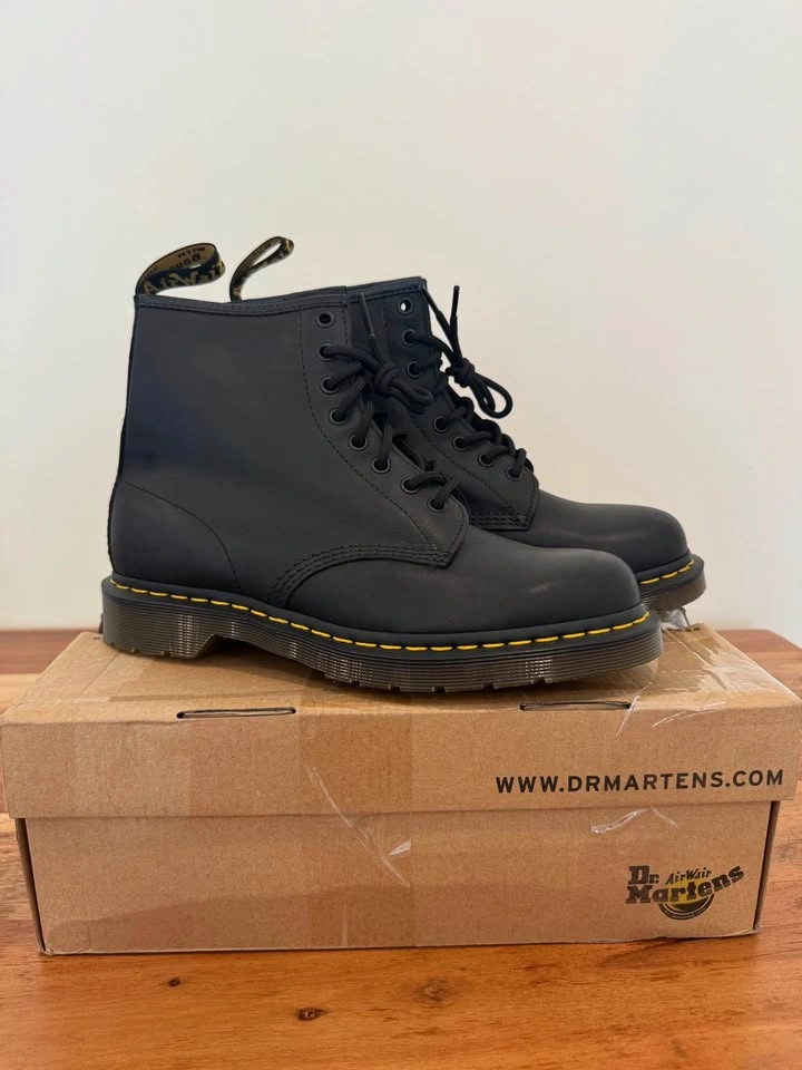 Dr. Martens 1460 8 Eye Boot Brand New Men’s 8US Woman’s 9US - photo 4
