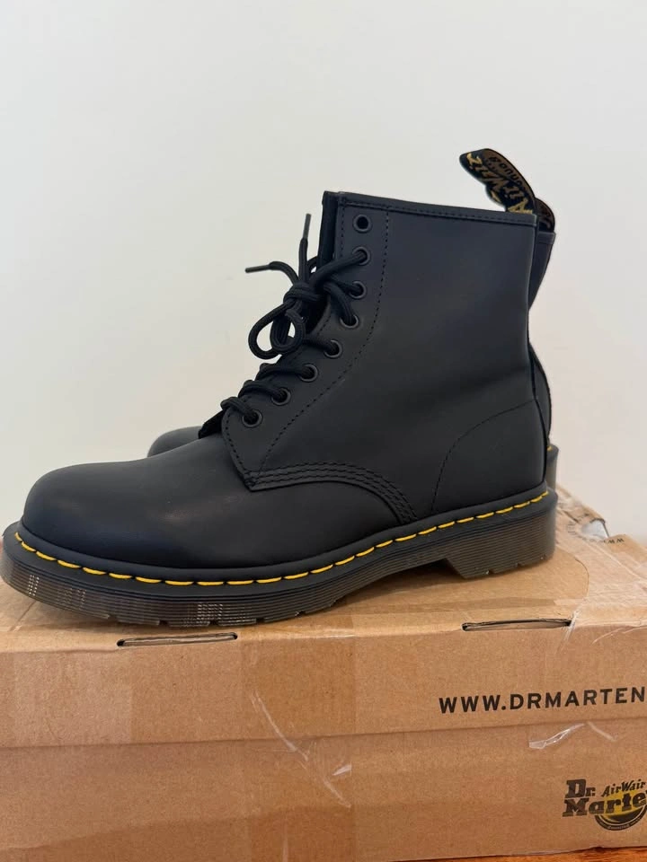 Dr. Martens 1460 8 Eye Boot Brand New Men’s 8US Woman’s 9US - photo 5