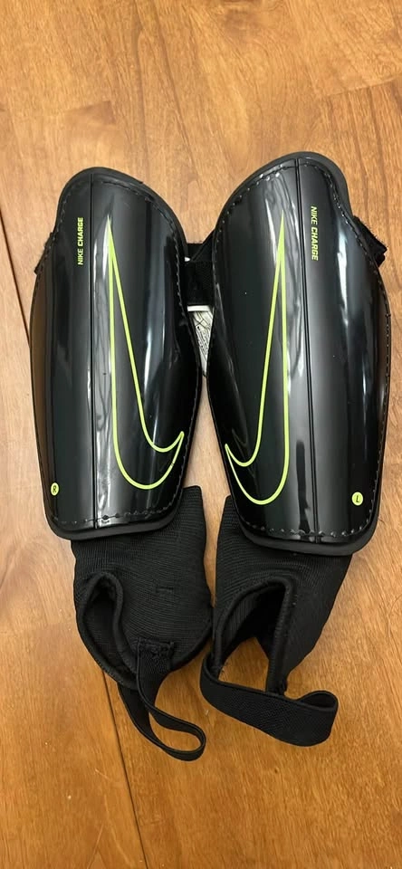 Kids Nike Charge soccer shin guards YL