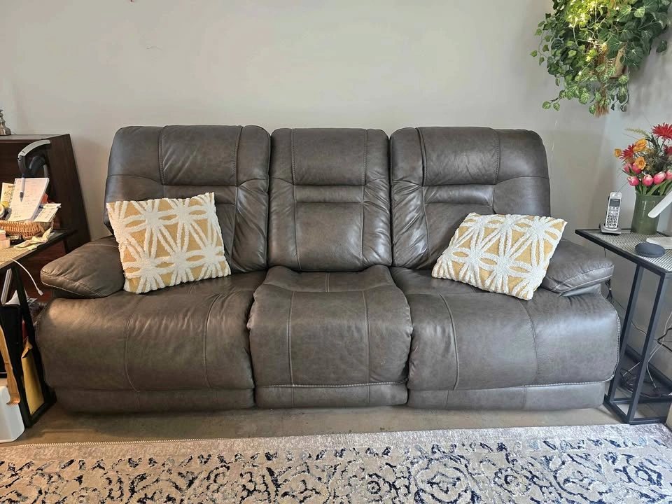 Electric reclining couch
