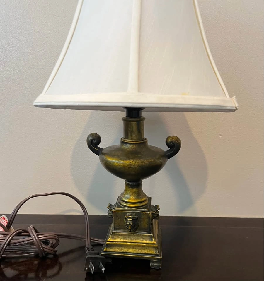 Vintage Small 14” Tall Table Lamp - photo 2