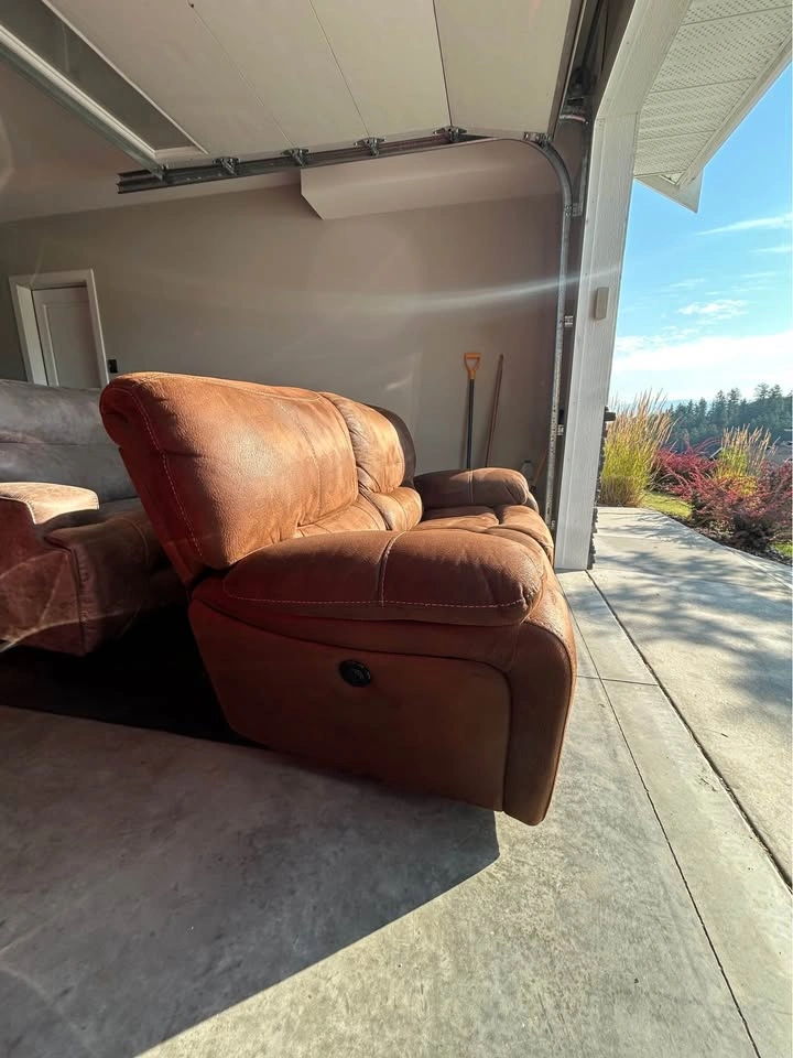 2-seat power reclining loveseat - photo 2