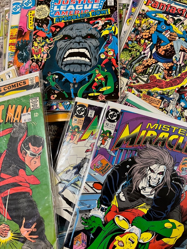 30 Comic Book Lot Marvel DC Various Issues