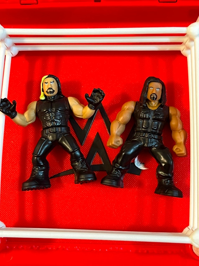 WWE Mighty Minis Portable Wrestling Ring with 2 Mini Figures - photo 2