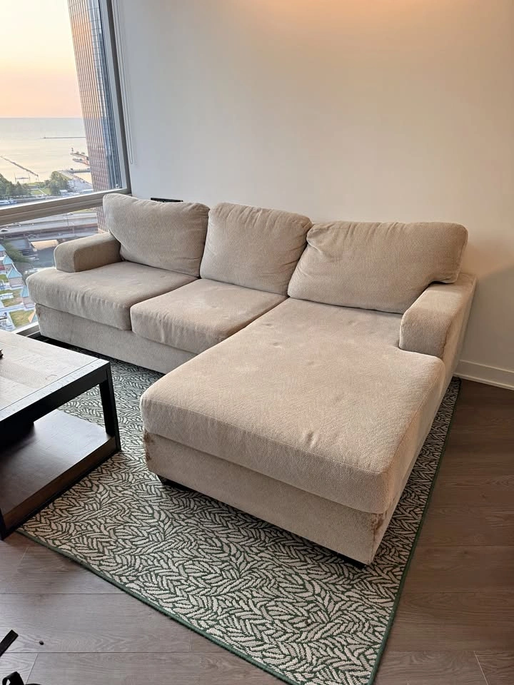 Ashley Homestore Sectional Sofa with Chaise, 99” Wide