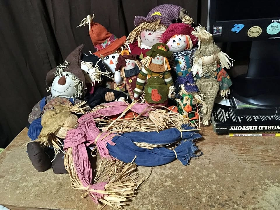 LOT OF 13 SCARECROW STRAW PLUSH FIGURES HALLOWEEN THANKSGIVING